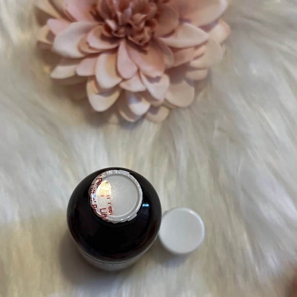 Kiehls Bundle Face Wash face Cream & Body Moisturizer - Picture 4 of 8